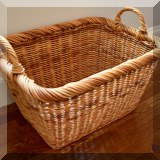 D083. Basket with two handles.